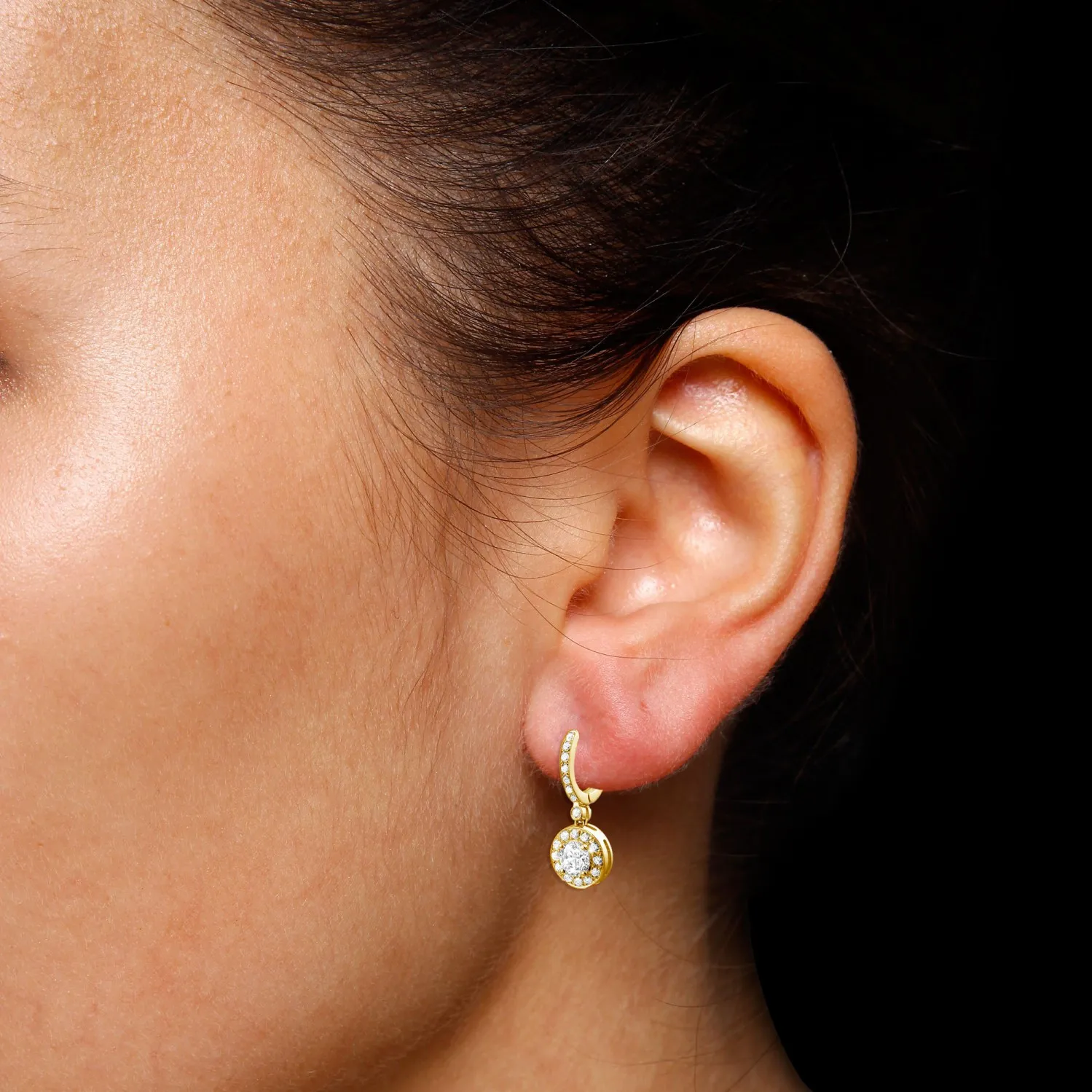 1.55 quilates pendientes diamantes halo en oro amarillo 