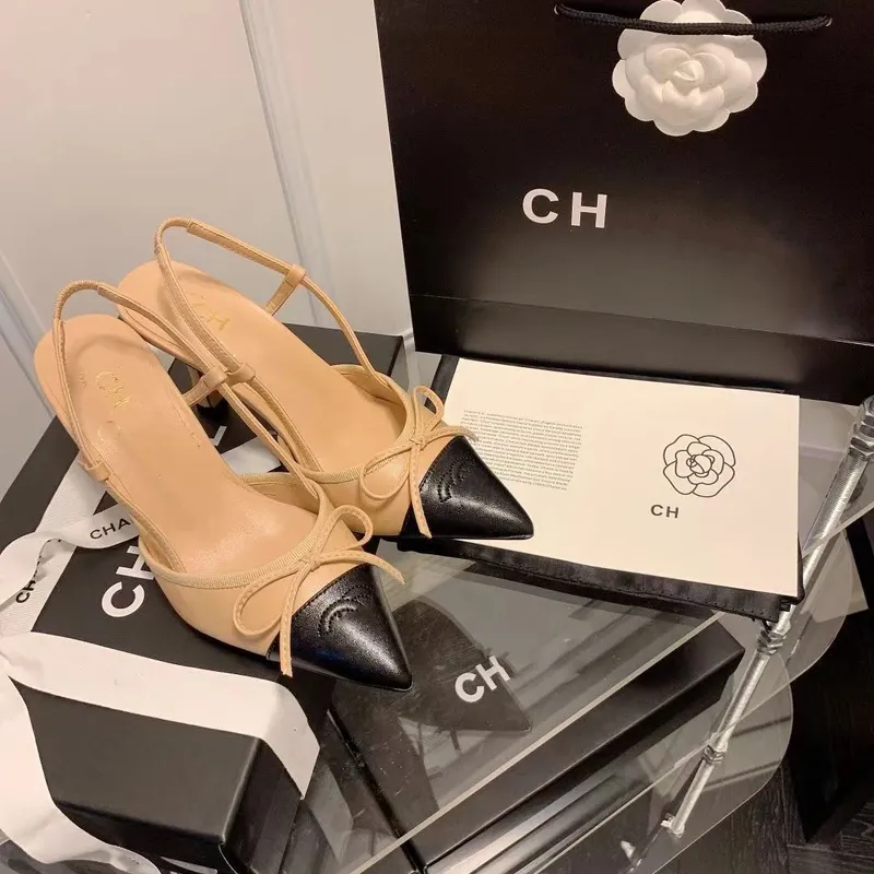 2024 Diseñador de París Pequeño C Estilo C Sandalias de tacón a media altura Elegantes sandalias de verano Tacones sin espalda p