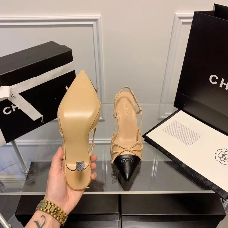 2024 Diseñador de París Pequeño C Estilo C Sandalias de tacón a media altura Elegantes sandalias de verano Tacones sin espalda p