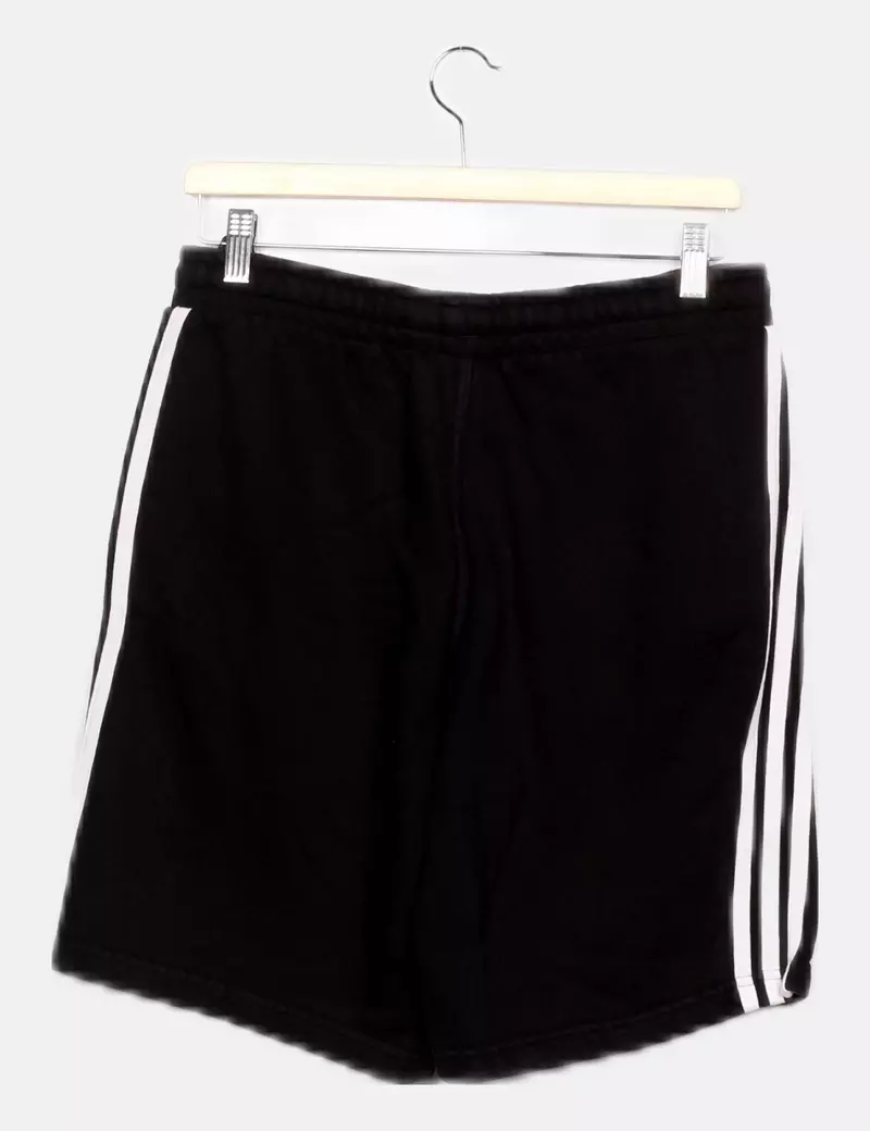Adidas Pantalones de chándal y joggers Cortos