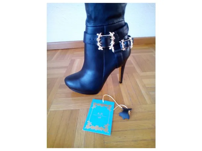 Anna Dello Russo pour H & M ANNA DELLO RUSSO per H&M Botas altas de cuero negro 