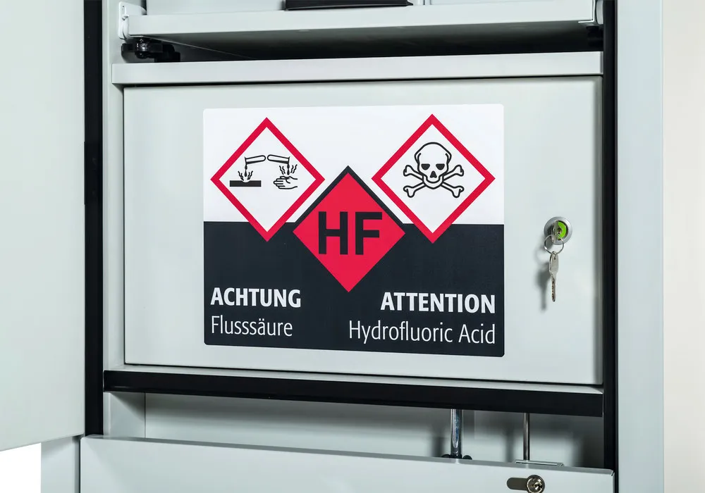 ARMARIO áCIDOS Y BASES SLPLUS CON 5 REPISAS EXTRAíBLES Y COMPARTIMENTO áCIDO FLUORHíDRICO, DCHA.