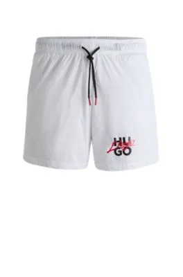 Bañador tipo shorts con forro integral y logo apilado