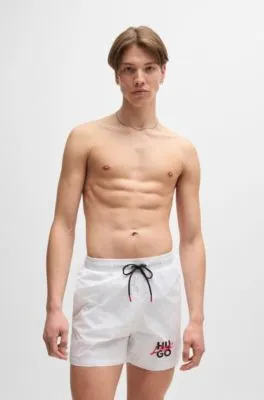 Bañador tipo shorts con forro integral y logo apilado