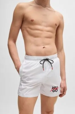 Bañador tipo shorts con forro integral y logo apilado