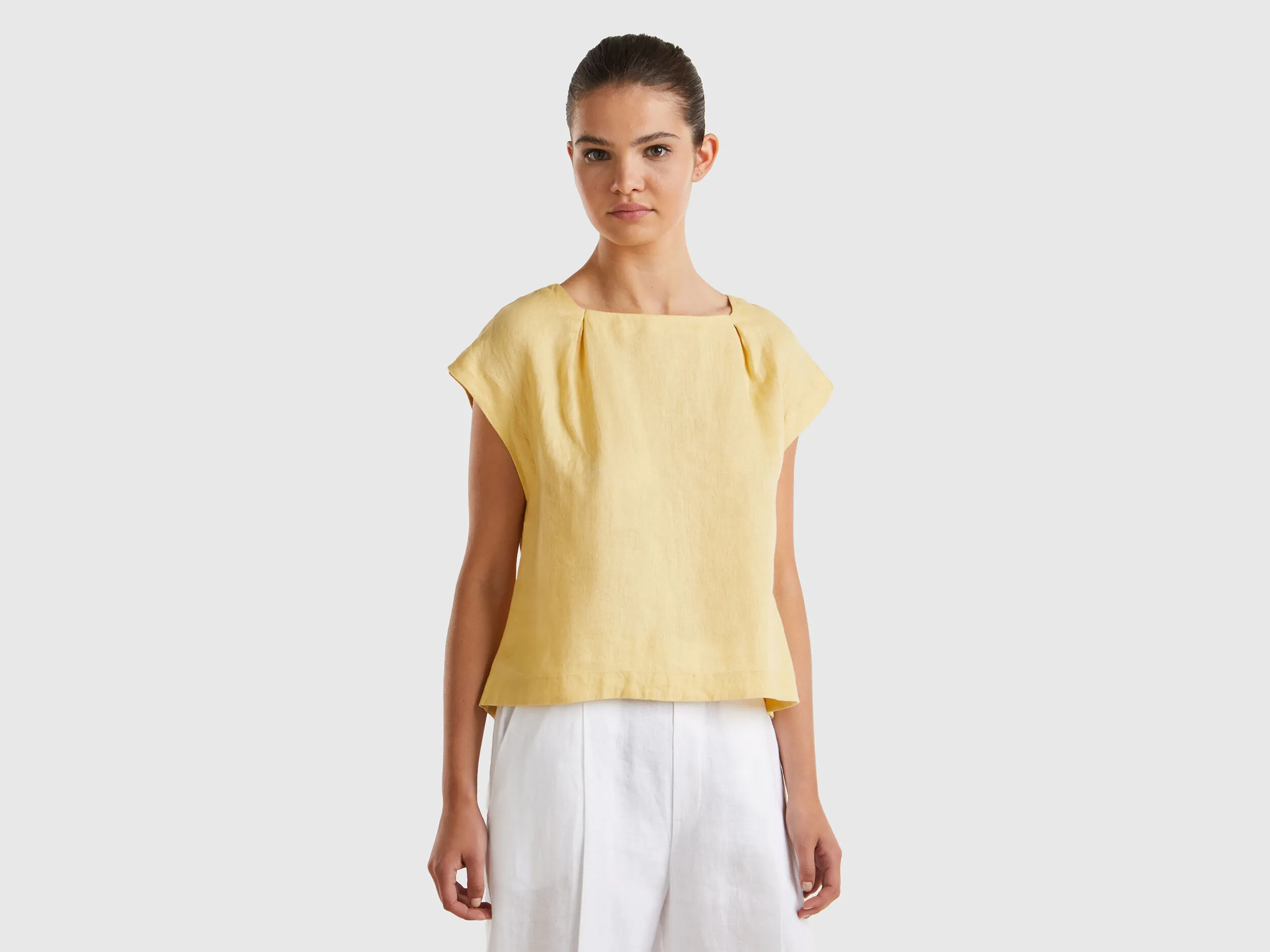 Blusa de lino puro con cuello cuadrado