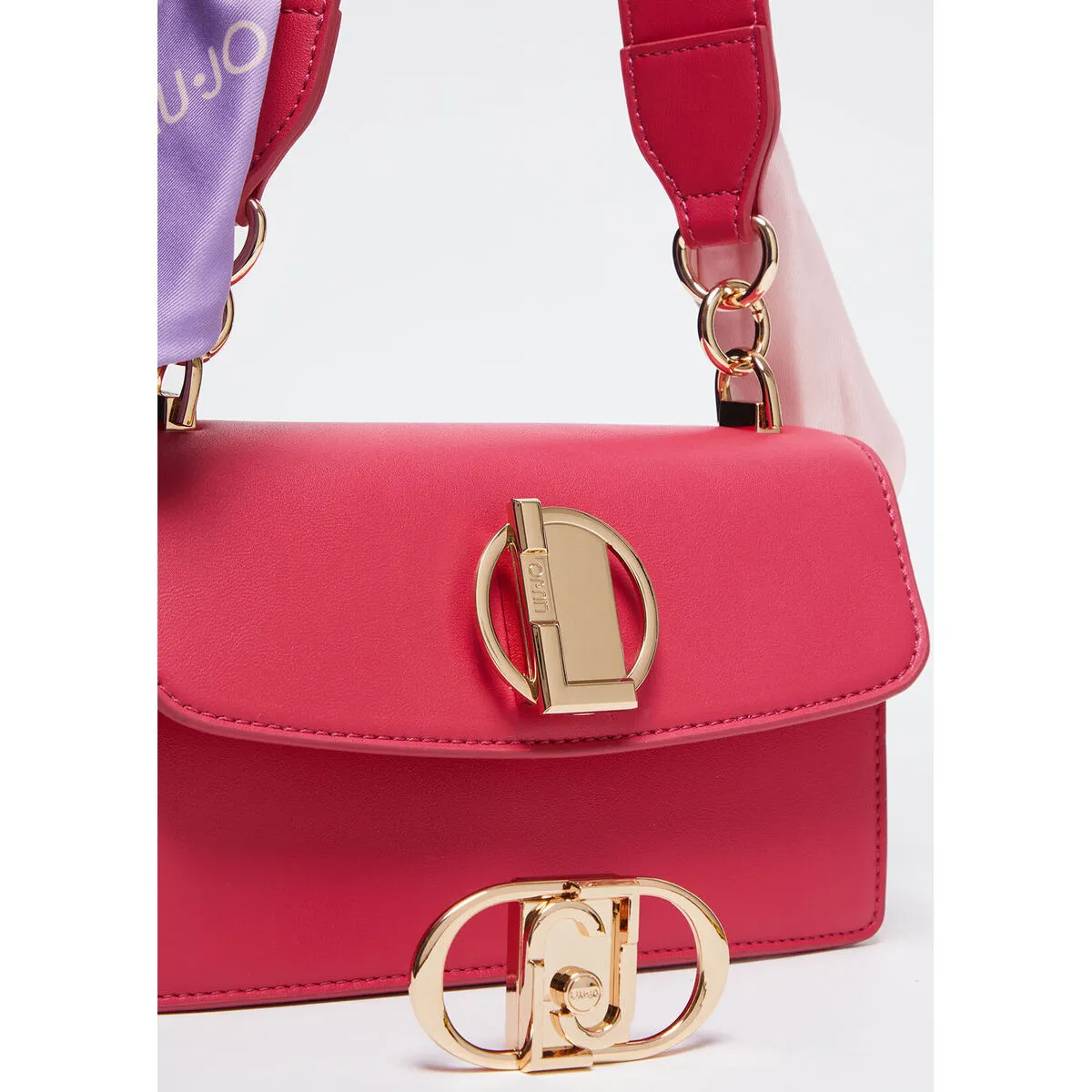 Bolso de hombro con fular