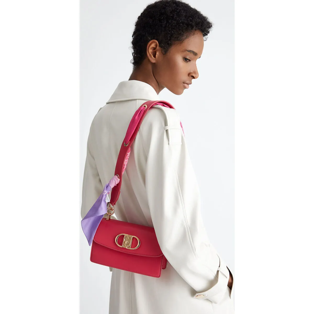 Bolso de hombro con fular