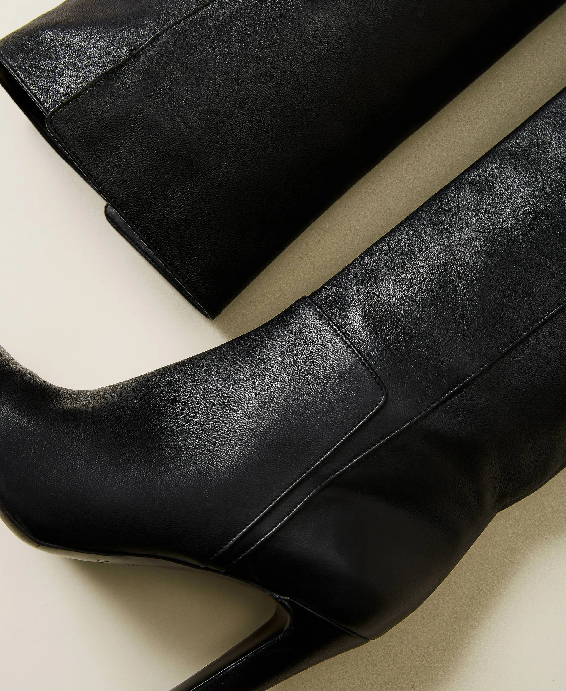 Botas altas de piel