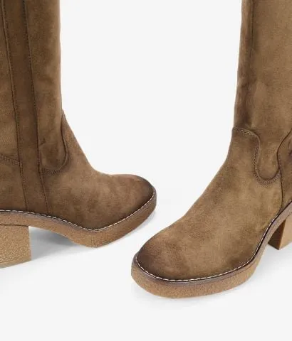 Botas altas marrón en ante vegano con tacón