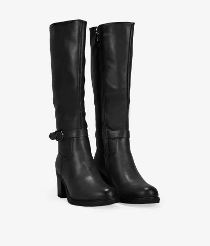 Botas altas negras con tacón y hebilla