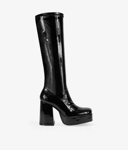Botas altas negras en charol con tacón y plataforma 