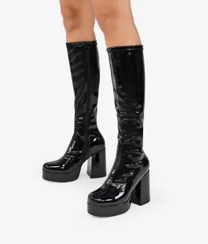 Botas altas negras en charol con tacón y plataforma 