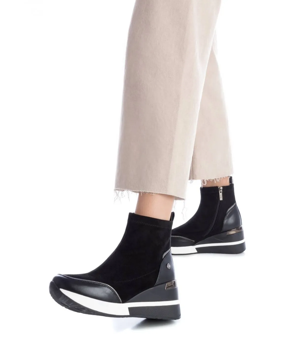 Botines de cordones para mujer en color negro