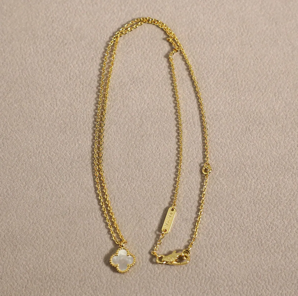 Cadena trébol blanco perlado tamao pequeo