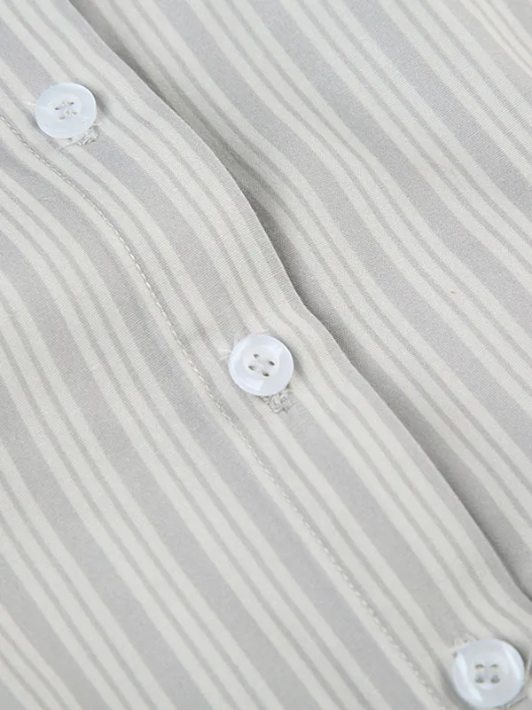 Camisas de manga larga con rayas simples