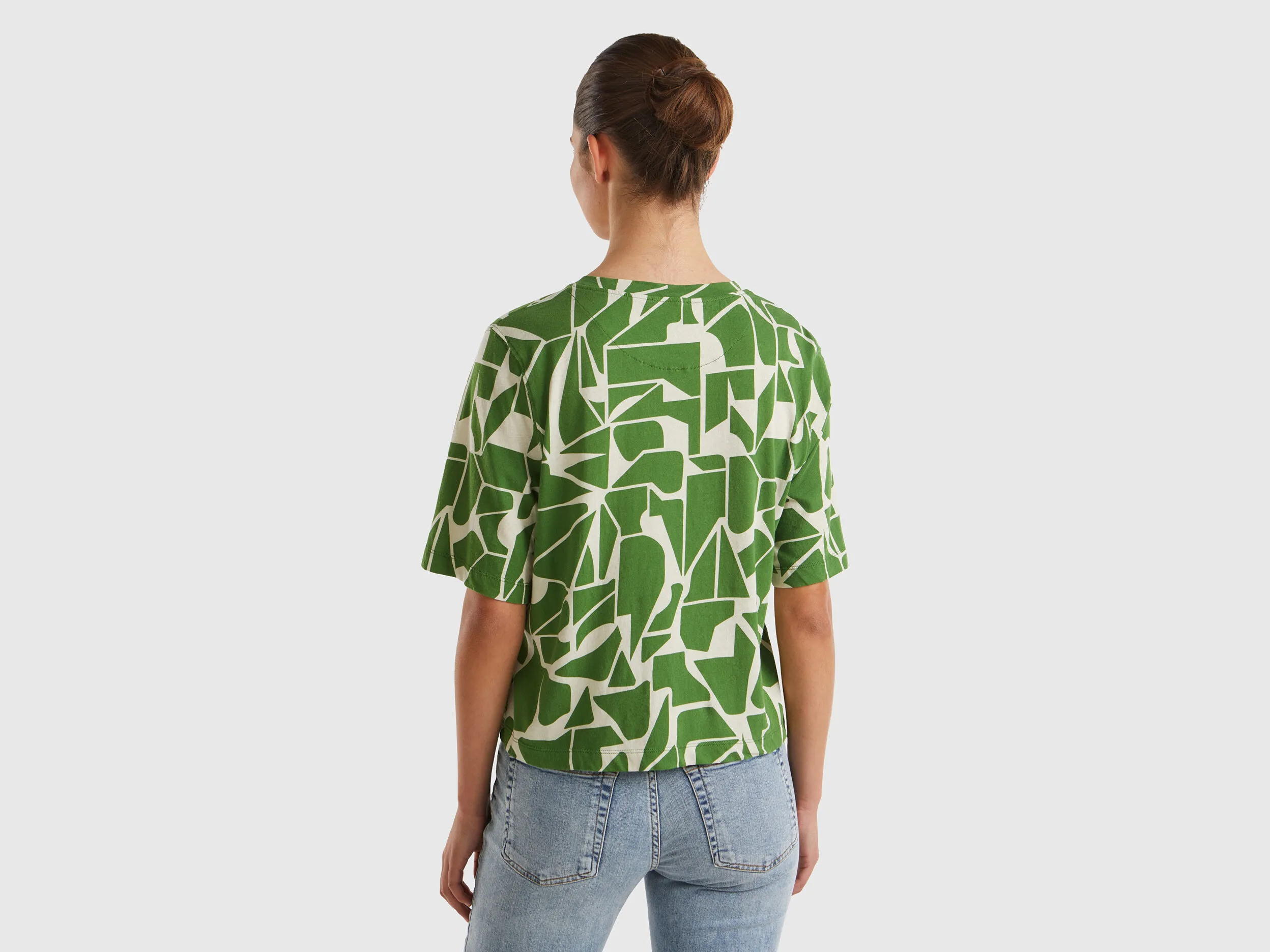 Camiseta con estampado geométrico