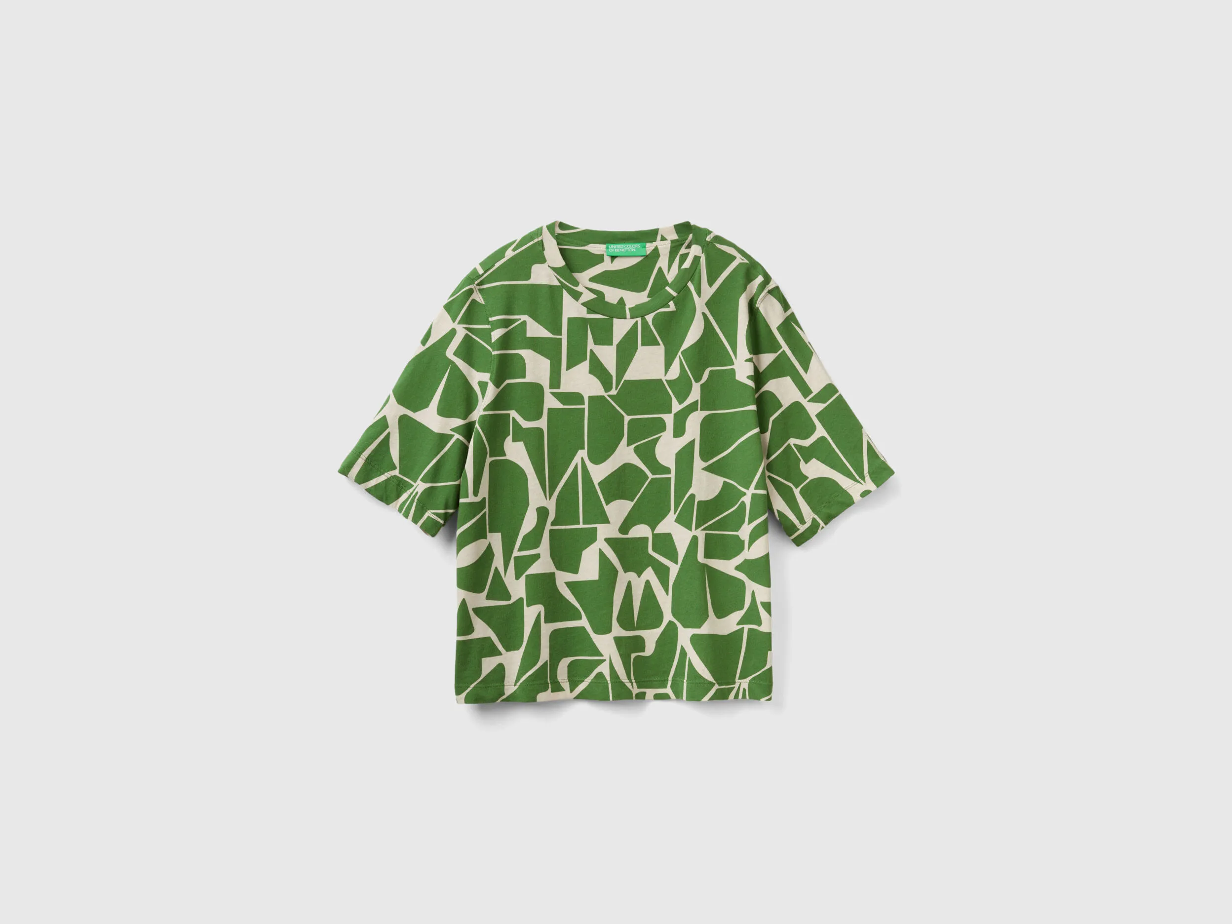 Camiseta con estampado geométrico