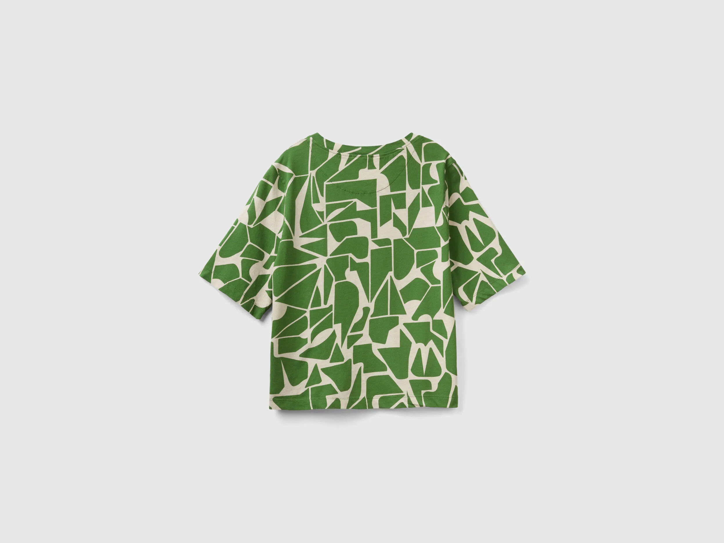 Camiseta con estampado geométrico