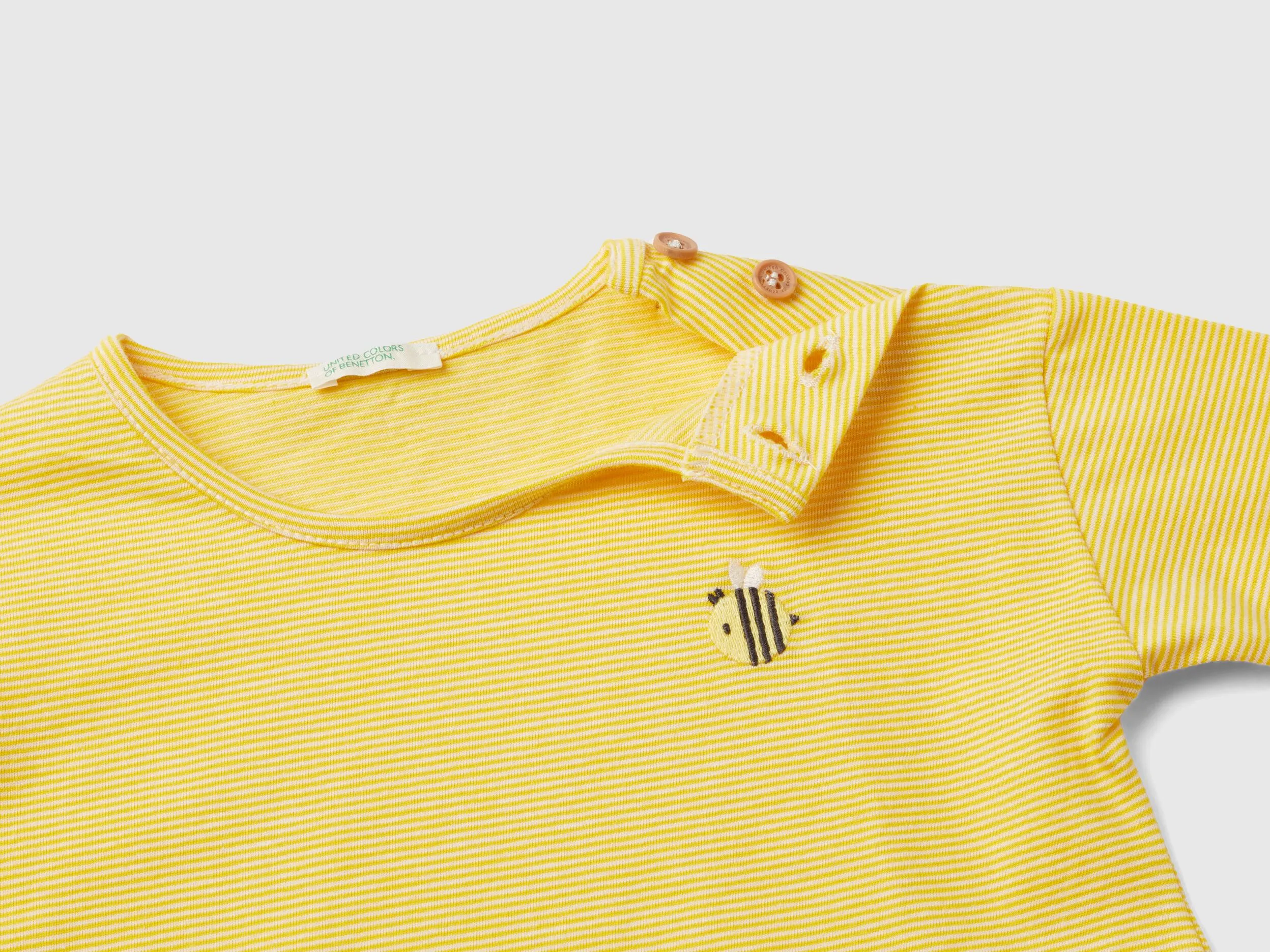 Camiseta de 100 % algodón con bordado