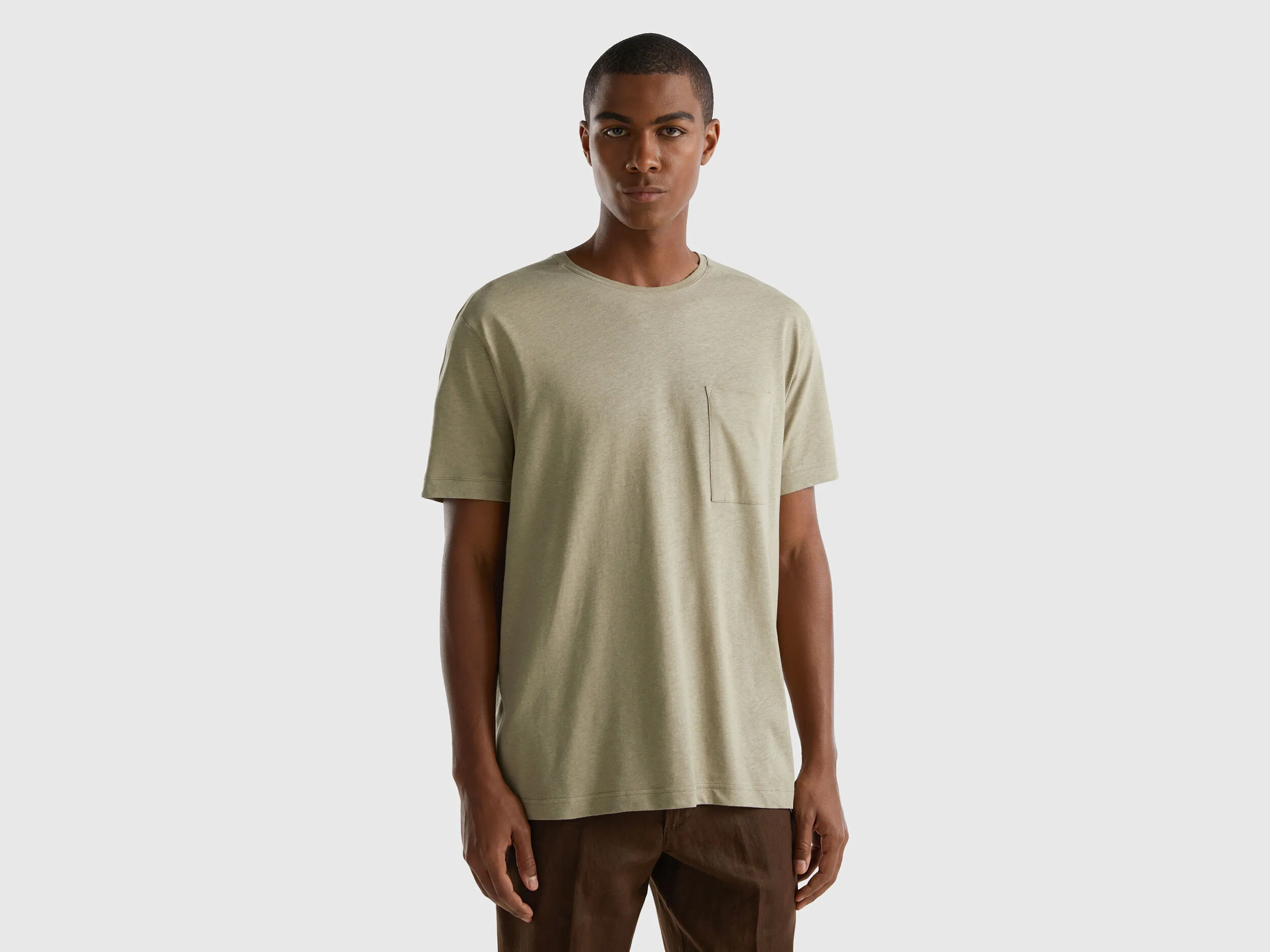 Camiseta de lino mixto con bolsillo