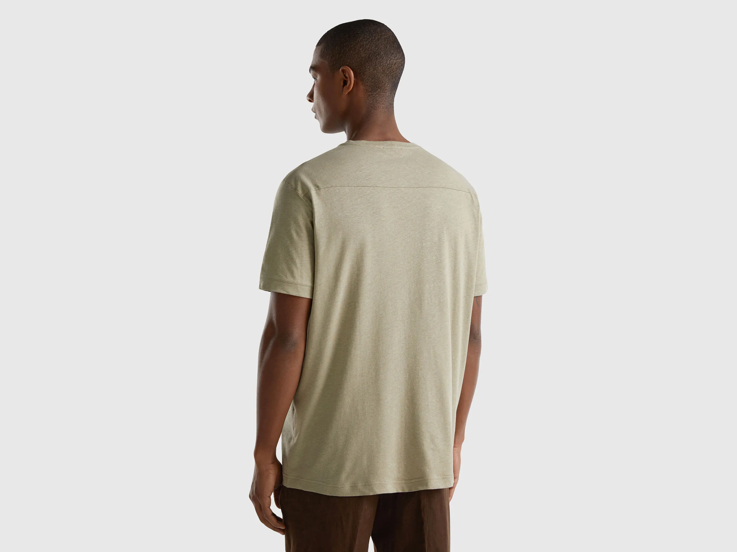 Camiseta de lino mixto con bolsillo