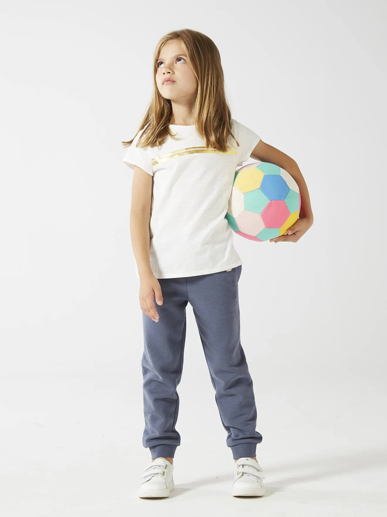 Camiseta deportiva a rayas irisadas, para niña