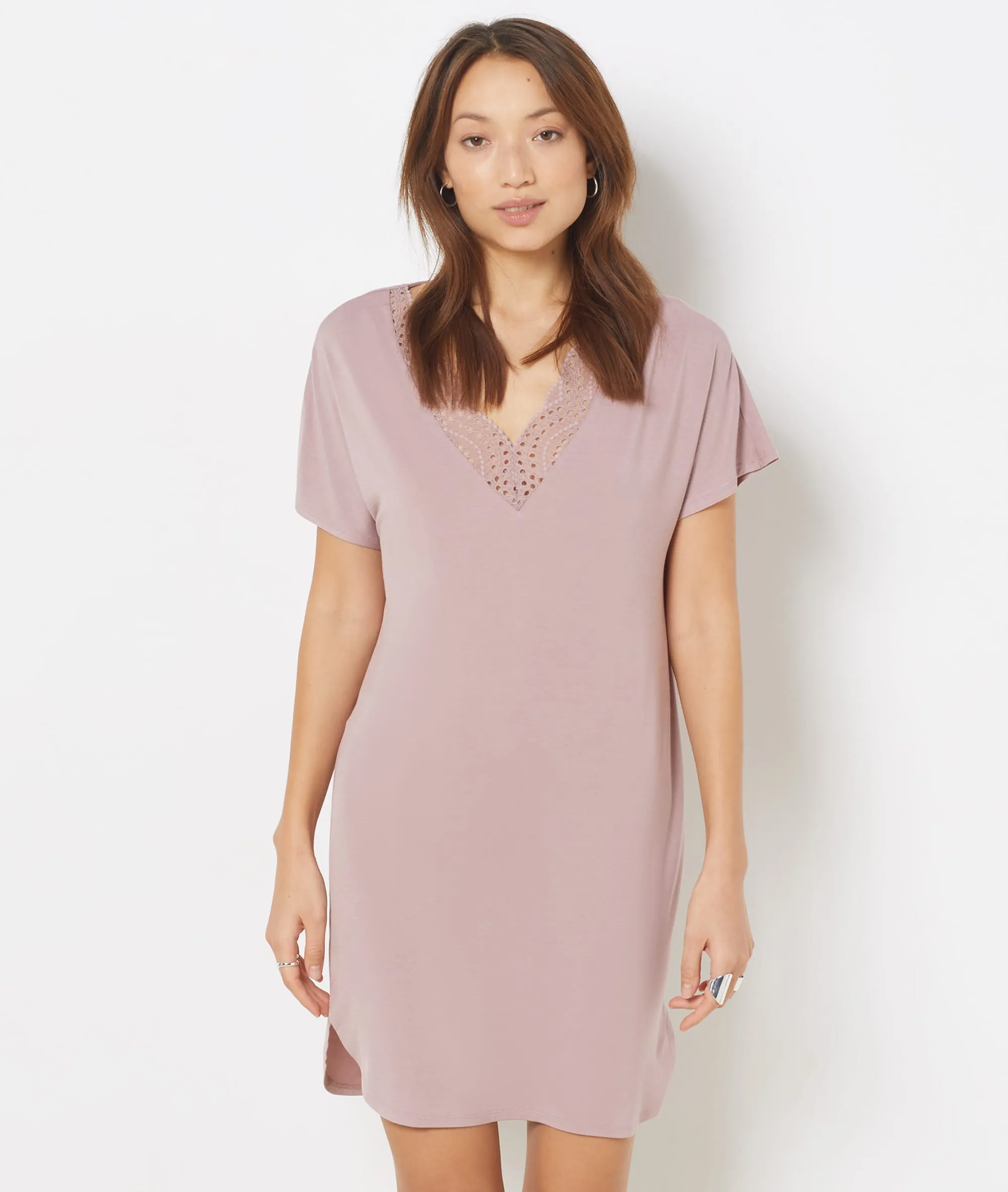 CAMISóN RECTO DE MODAL MOTIVOS DE ENCAJE JOSEPHINE MAUVE  ETAM