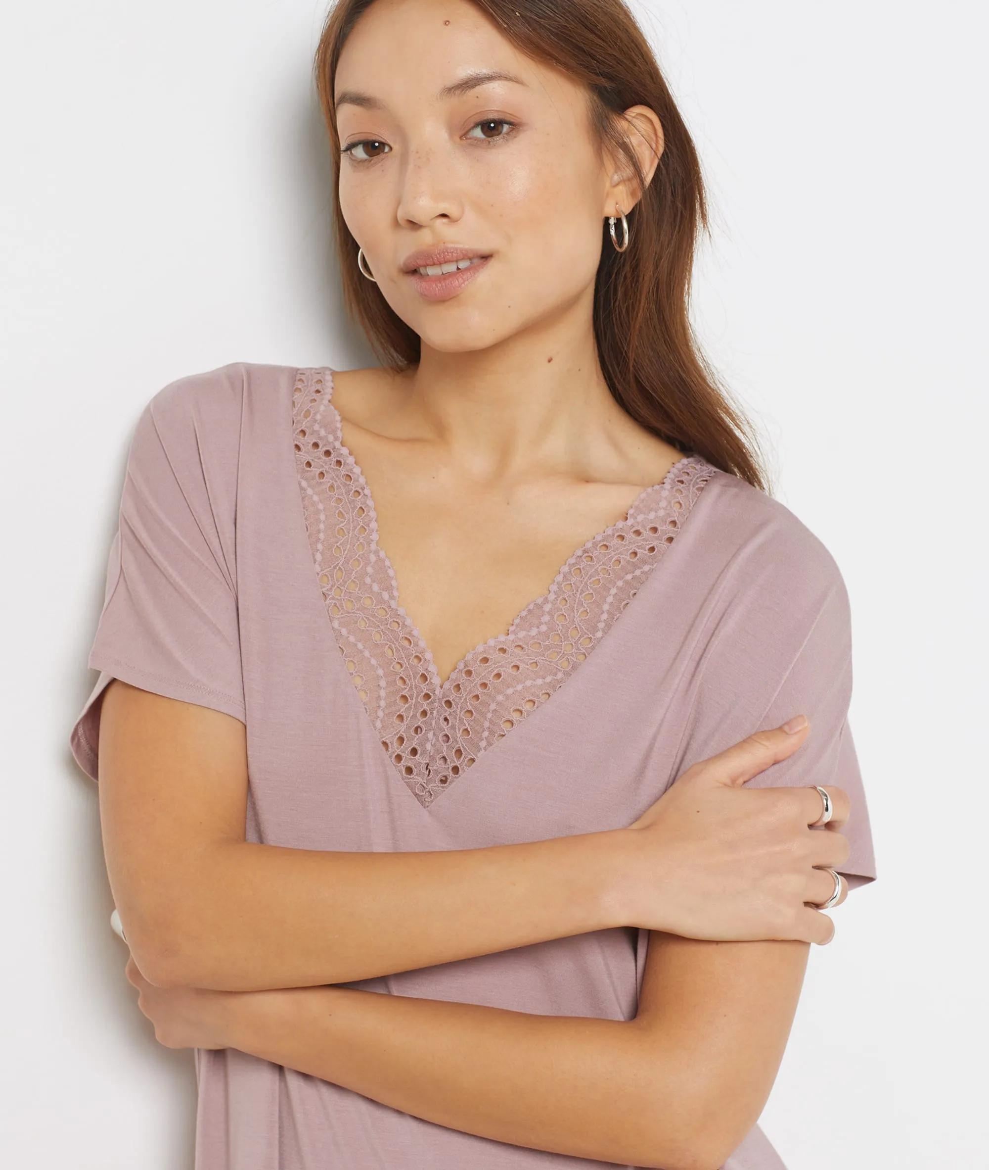 CAMISóN RECTO DE MODAL MOTIVOS DE ENCAJE JOSEPHINE MAUVE  ETAM