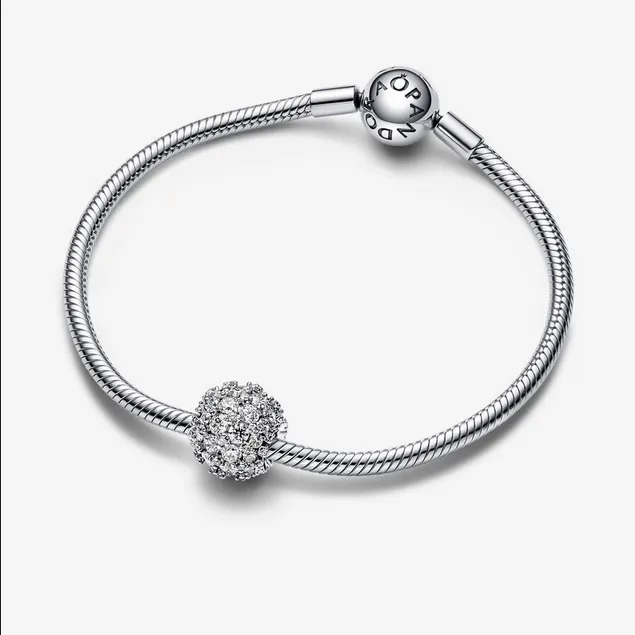 Charm Redondo Brillante en Pave 792630C01
