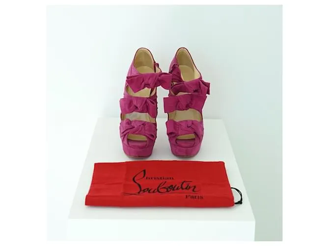 Christian Louboutin Zapatos de tacón Fucsia 