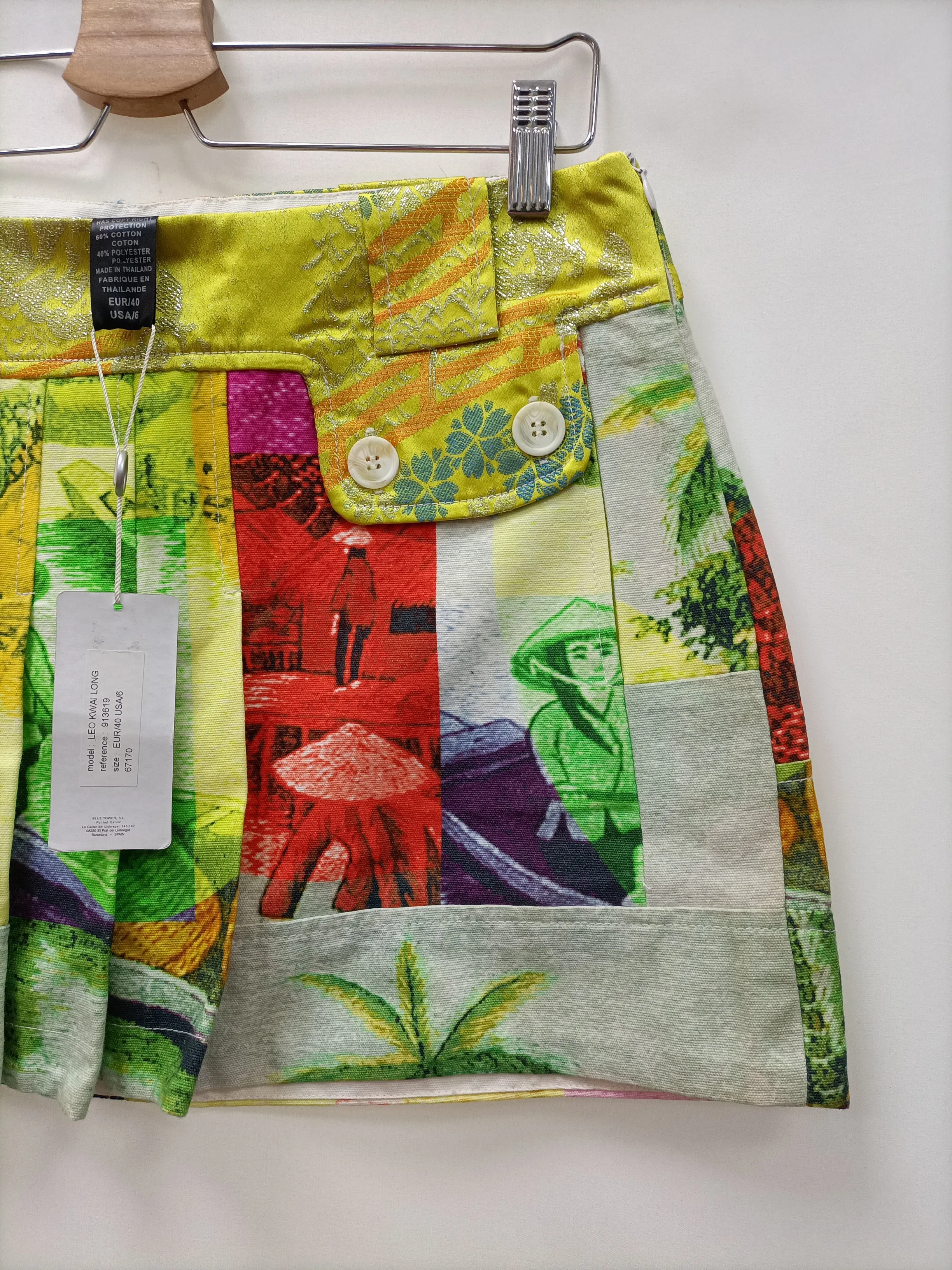 CUSTO. Falda corta estampada T.40