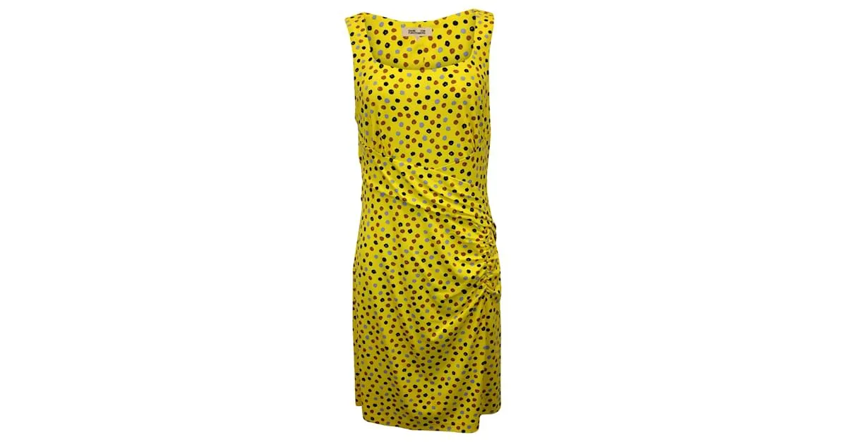 Diane Von Furstenberg Vestido sin mangas con lunares en seda amarilla Amarillo 