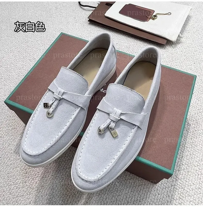 Diseñador de mocasines zapatos caminando amuletos adornados zapatos casuales para hombres de gamuza de gamuza pareja zapato de c