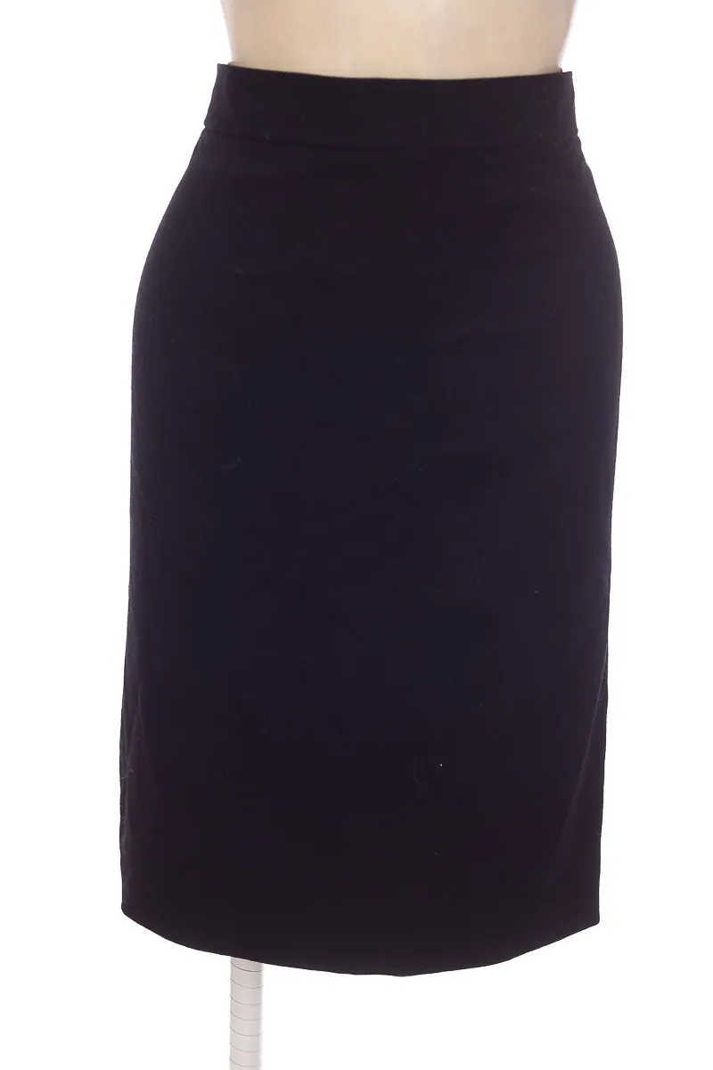 FALDA COLOR NEGRO  CLOSEANDO