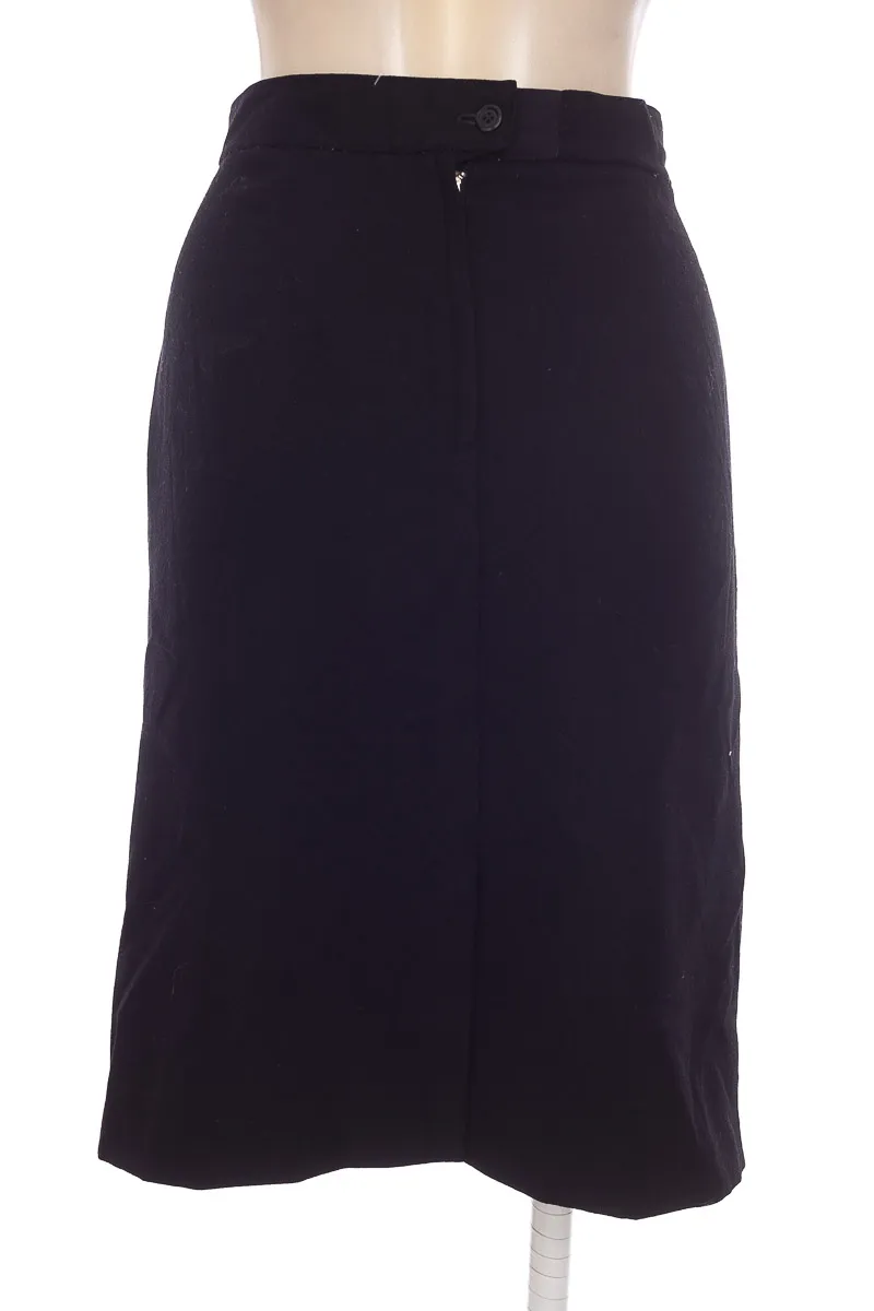 FALDA COLOR NEGRO  CLOSEANDO