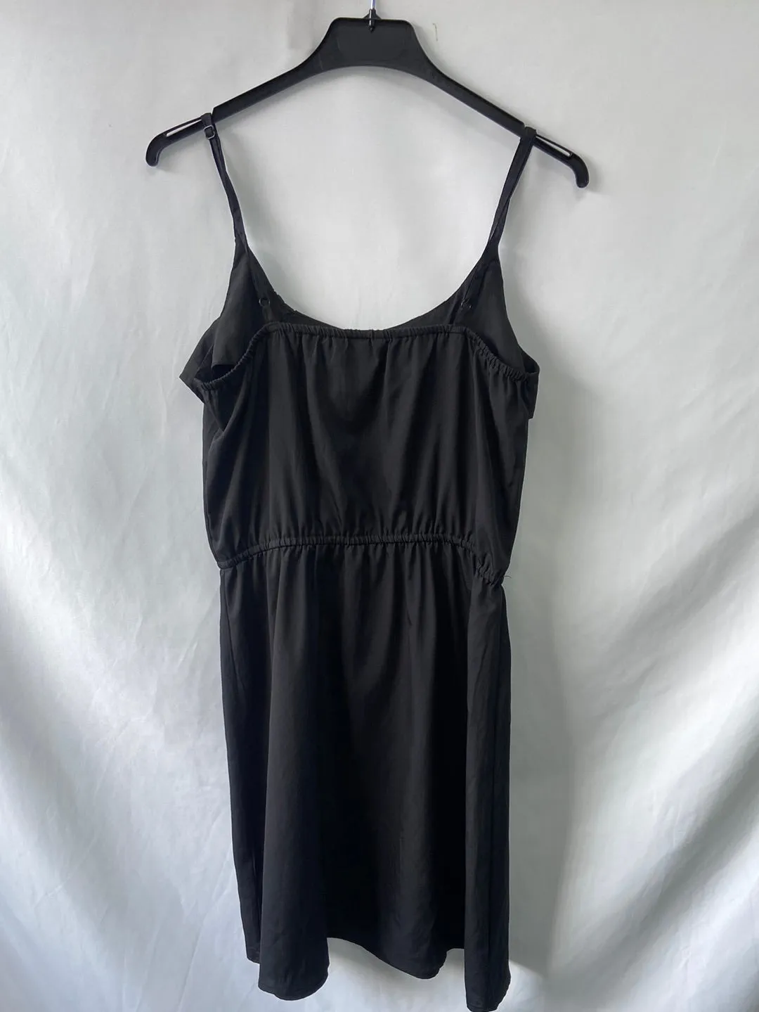 H&M. Vestido negro talla 38