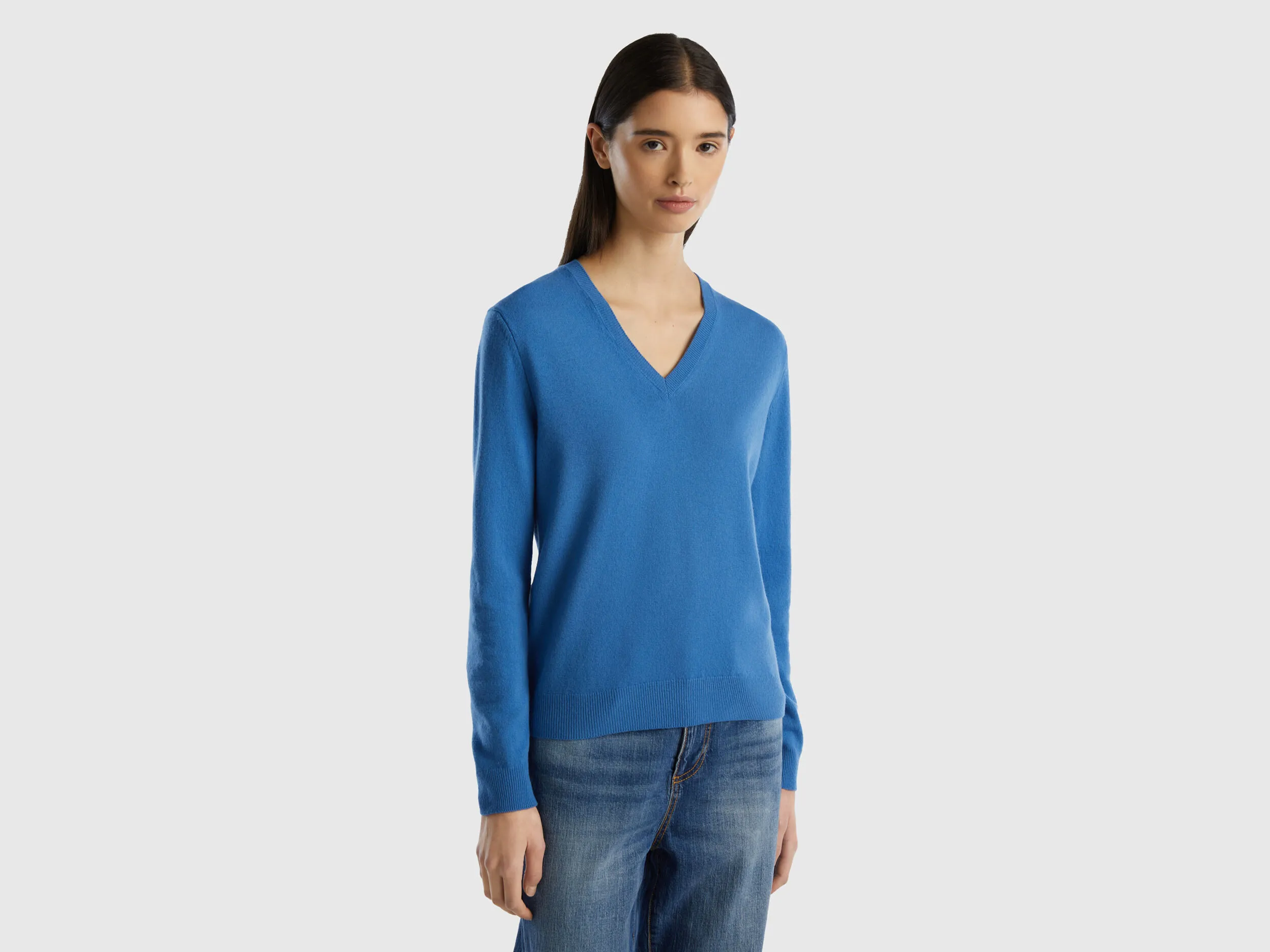 Jersey con escote de pico azul oscuro de pura lana merina
