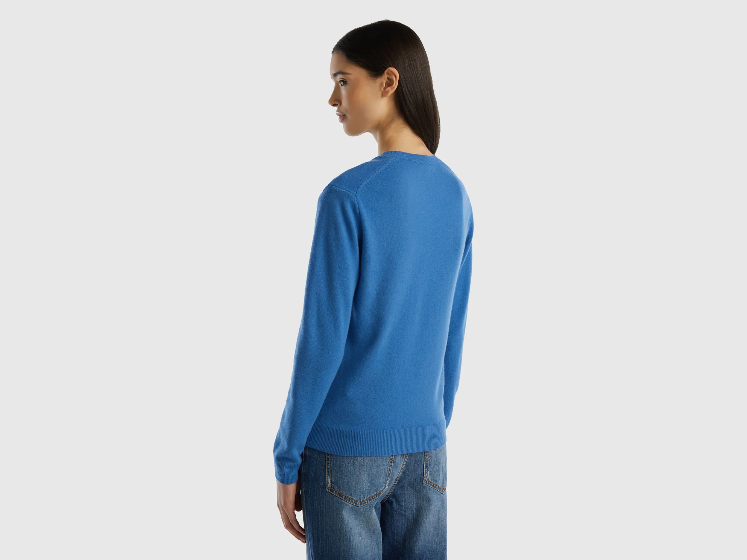 Jersey con escote de pico azul oscuro de pura lana merina
