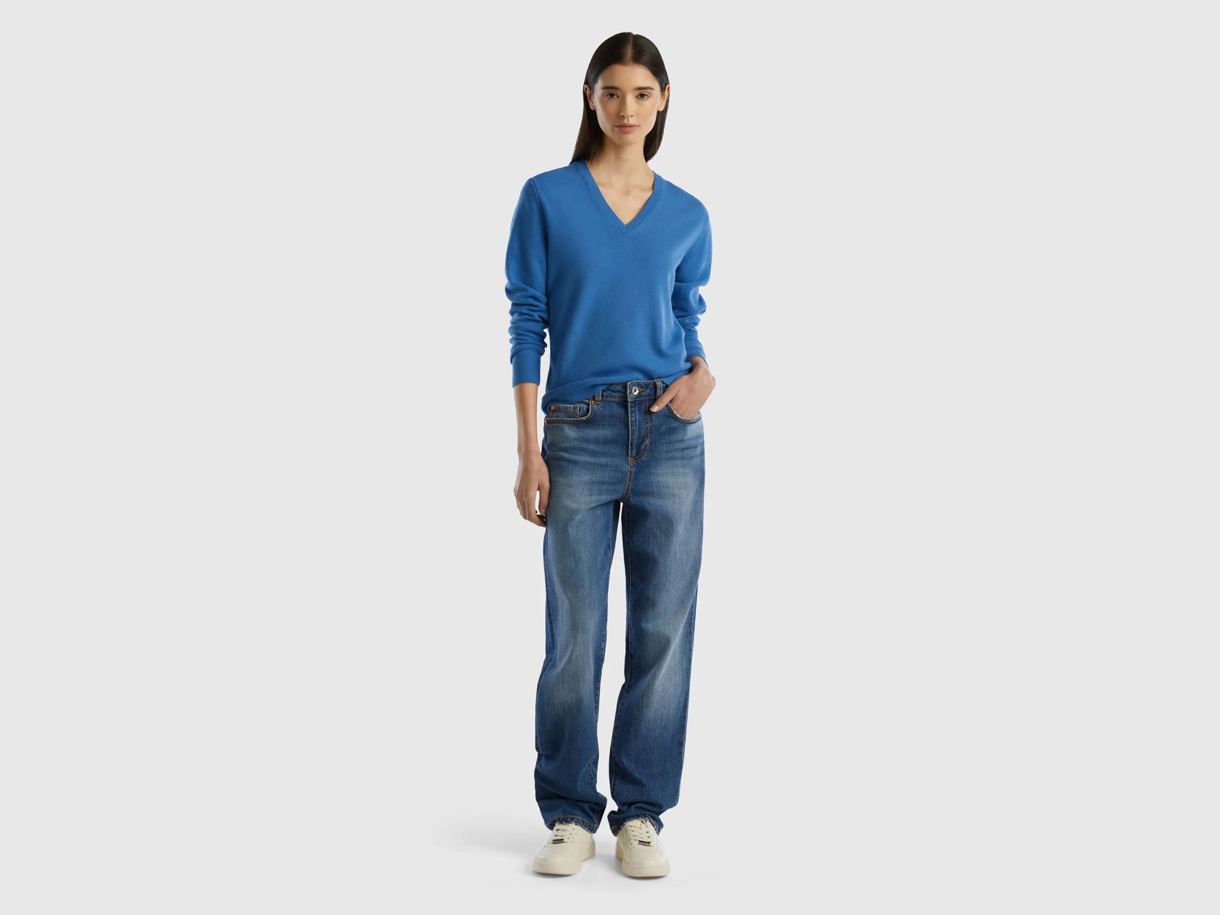 Jersey con escote de pico azul oscuro de pura lana merina