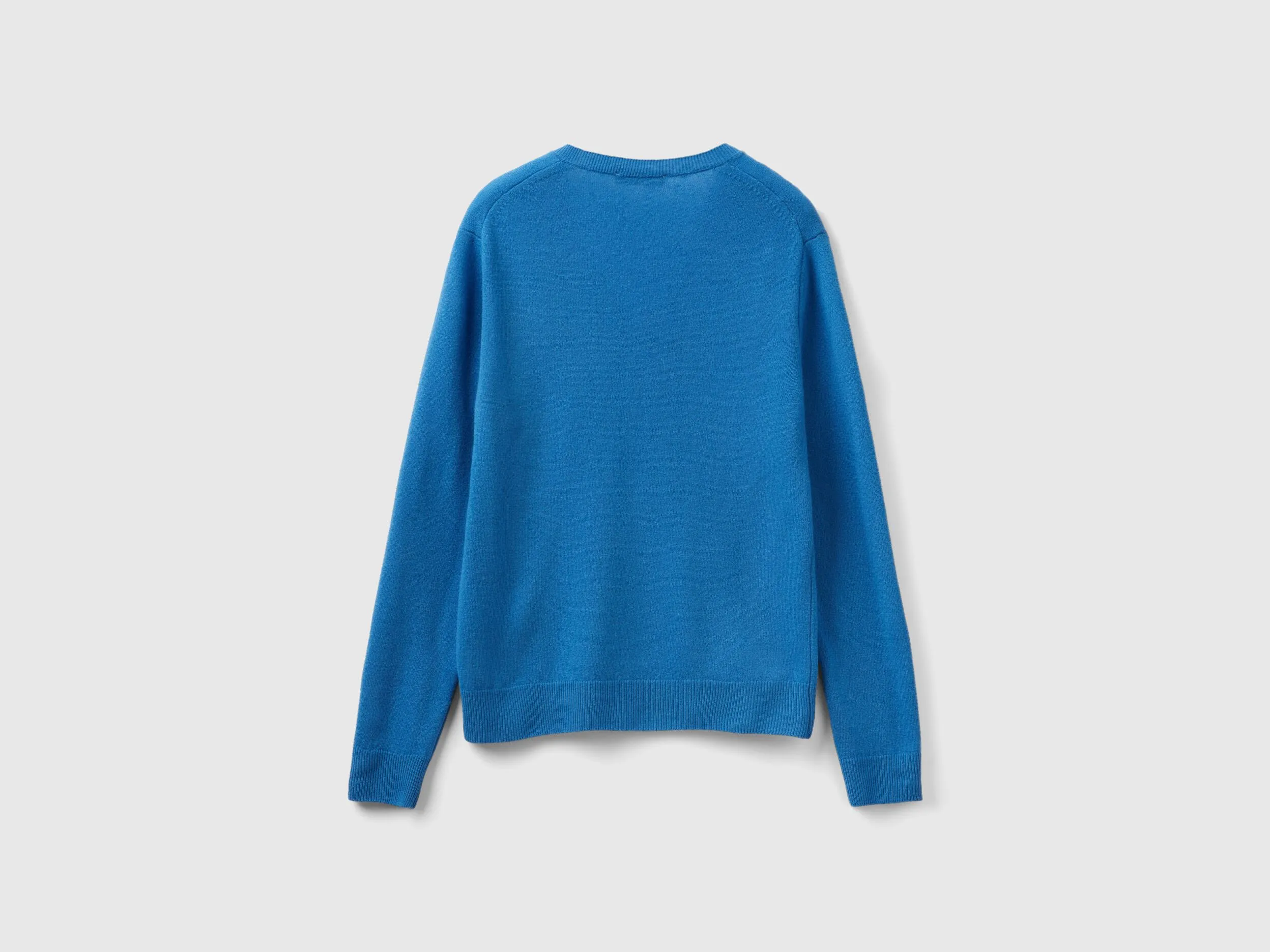 Jersey con escote de pico azul oscuro de pura lana merina