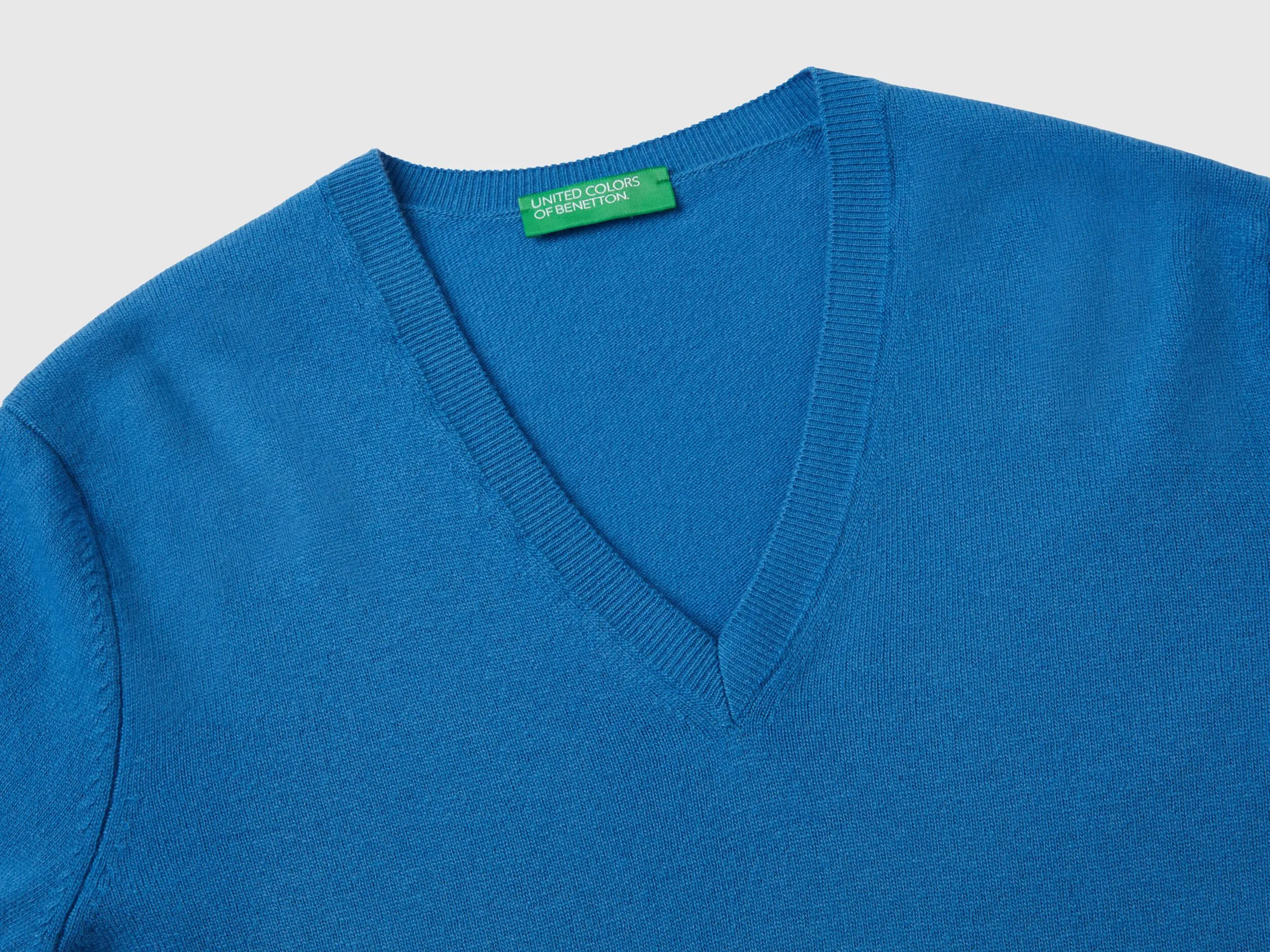 Jersey con escote de pico azul oscuro de pura lana merina
