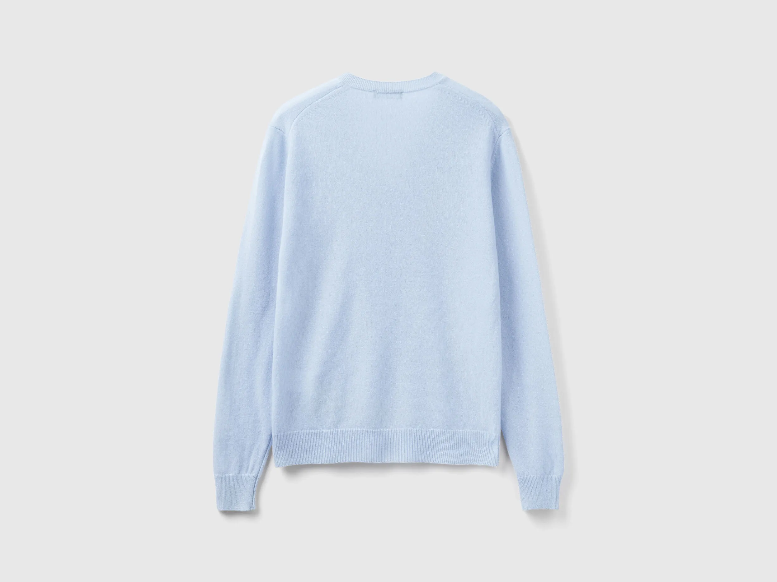 Jersey con escote de pico celeste de pura lana merina