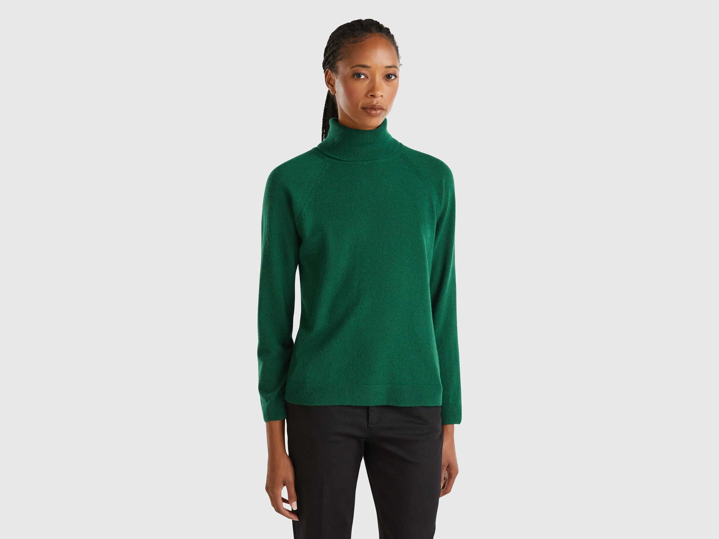 Jersey cuello alto verde bosque en mezcla de lana y cachemira
