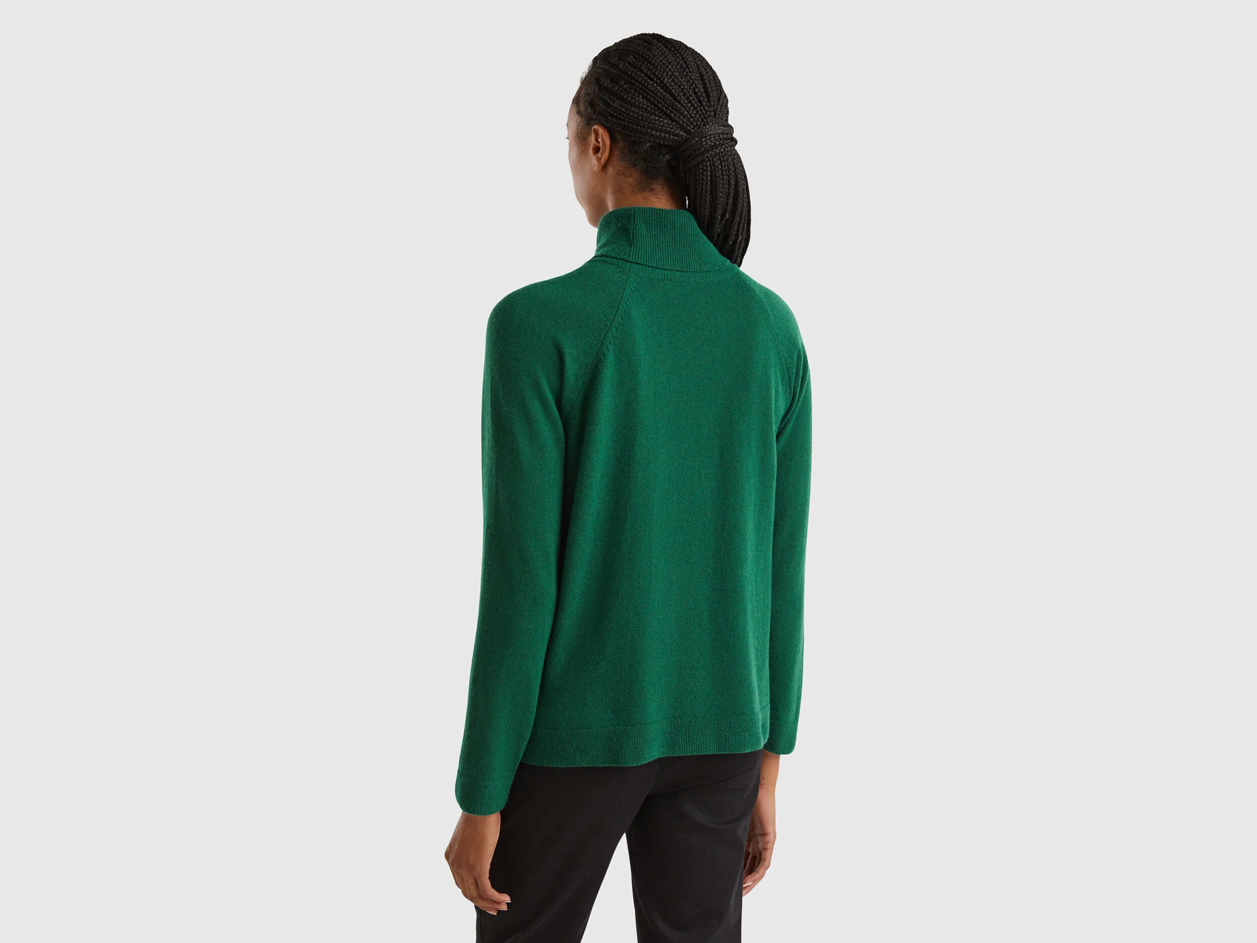 Jersey cuello alto verde bosque en mezcla de lana y cachemira