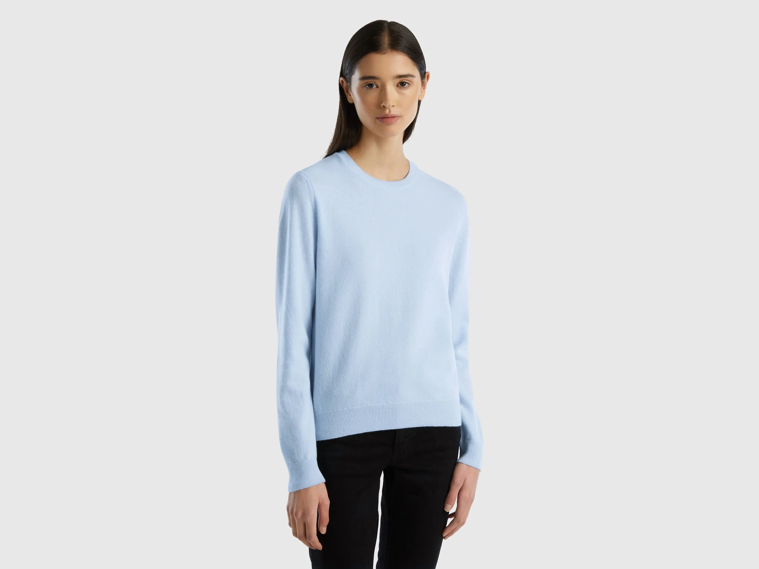 Jersey de cuello redondo celeste de lana merina