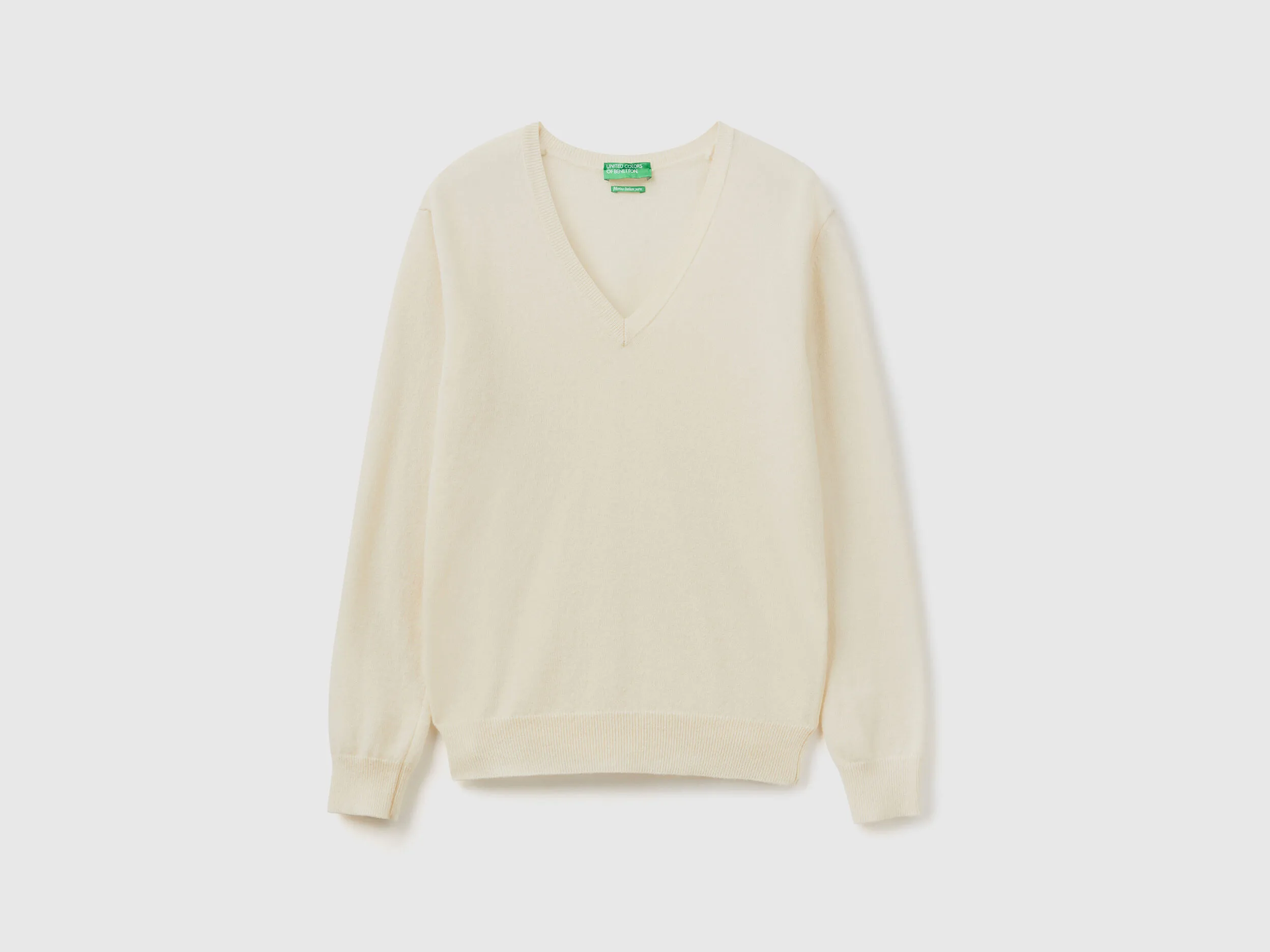 Jersey de pura lana Merina color crema con escote de pico