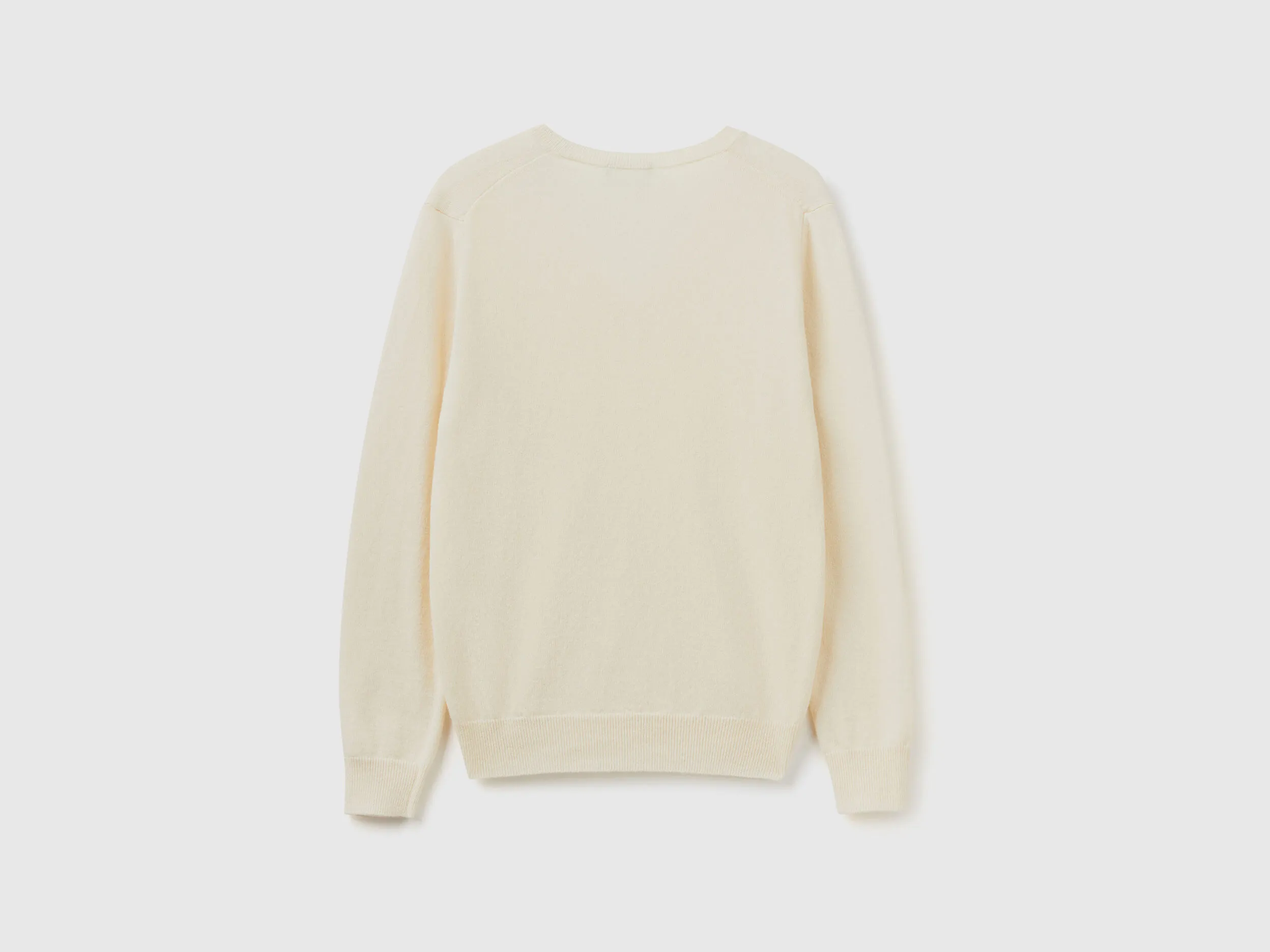 Jersey de pura lana Merina color crema con escote de pico