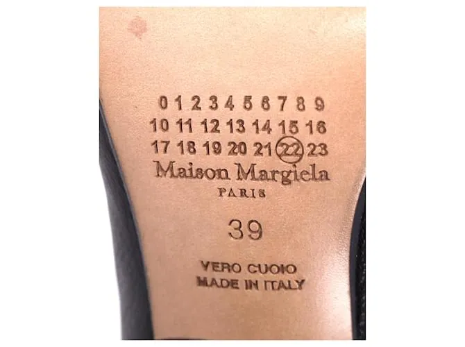 Maison Martin Margiela Botines de cuero con aberturas en cuero negro de Maison Margiela 