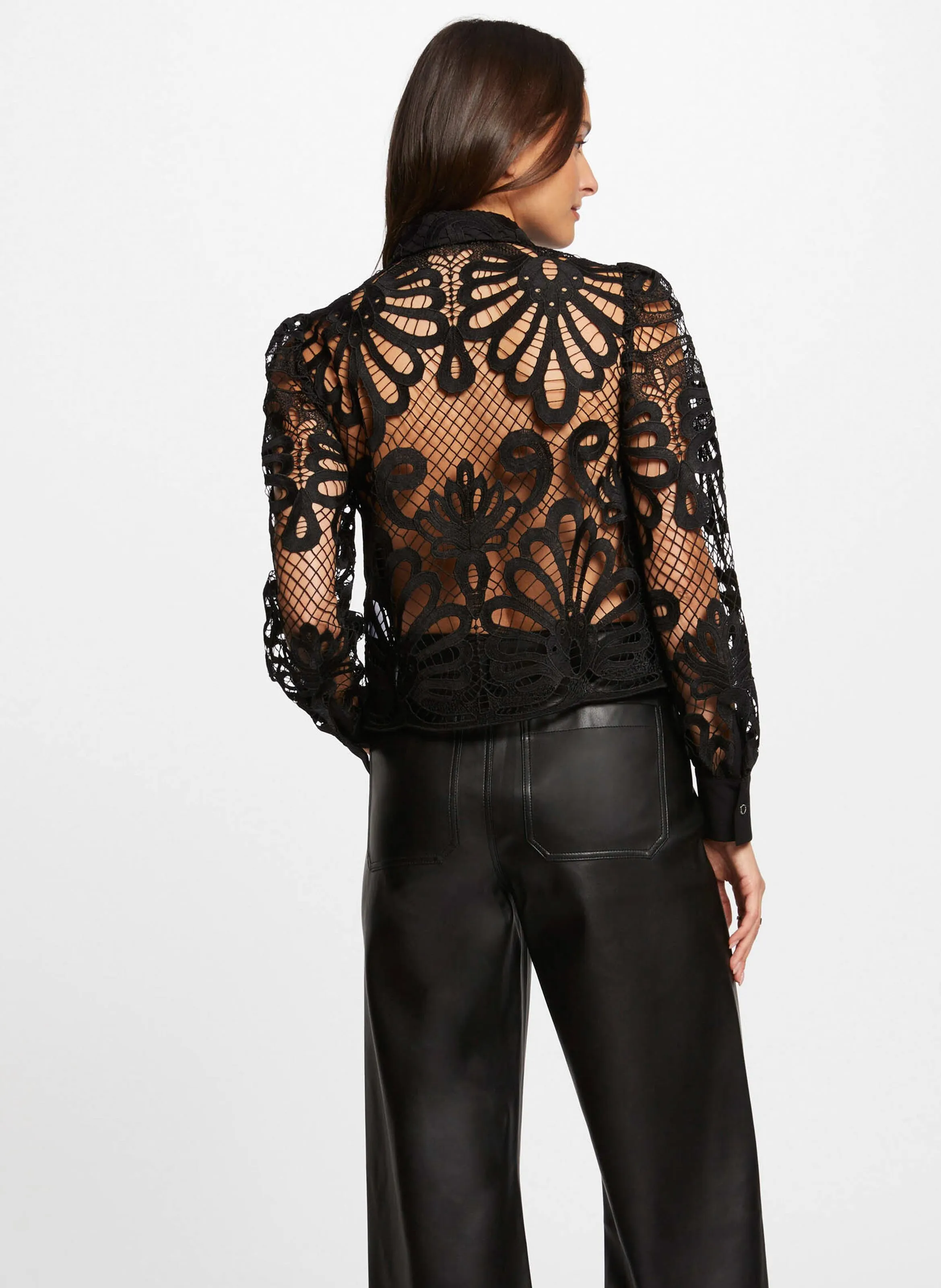 MORGAN COSLAX  TOP CON CUELLO CAMISERO DE ENCAJE EN NEGRO